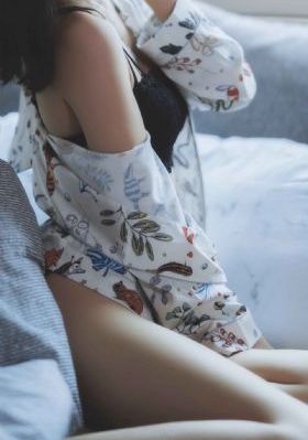 美女露出胸让男生狂揉_720全集免费播放